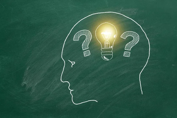 Question Marks Human Head Turns Light Bulbs Chalk Drawing Blackboard — Stock Photo, Image