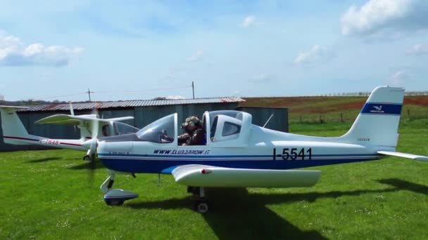 Tecnam P96 Golf 100 lekkich statków powietrznych — Wideo stockowe