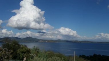 Bracciano Göl Manzaralı