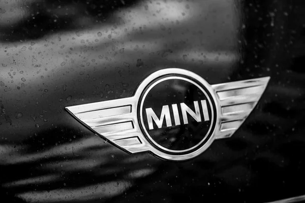 Mini Marque On Black Car — Stock Photo, Image