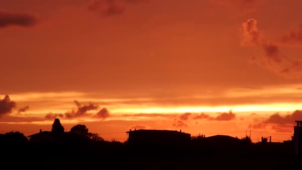 Żywe pomarańczowy zachód słońca — Wideo stockowe