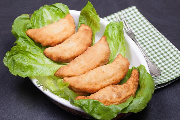 Panzerotti con formaggio e salumi — Foto Stock