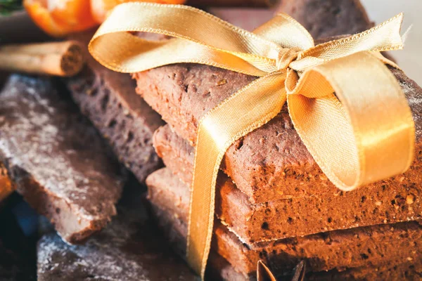 Biscotti di Natale con nastro — Foto Stock