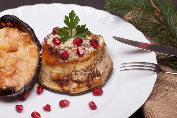 Aubergine Flan versierd met granaatappel zaden — Stockfoto