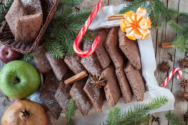Kerstmis achtergrond met koekjes en vruchten — Stockfoto