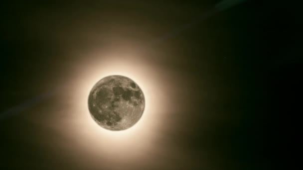 Supermoon bewegen op nachtelijke hemel — Stockvideo