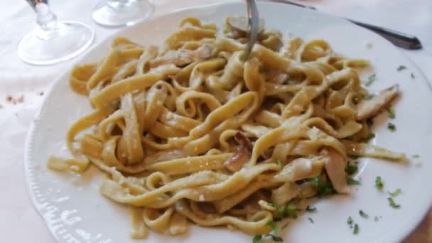 Pappardelle'i Porcini mantar ile — Stok video