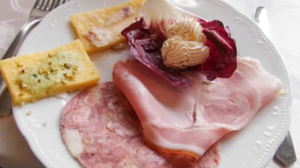 典型的意大利开胃菜盘子 — 图库视频影像