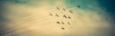 Dramatik Gökyüzü Üzerinde Airshow