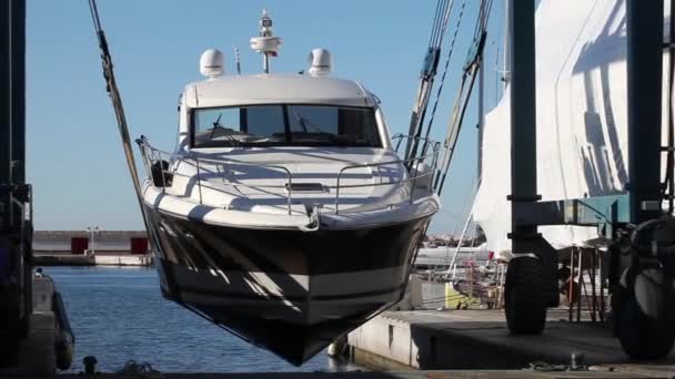 Transporte de Barcos no Estaleiro — Vídeo de Stock