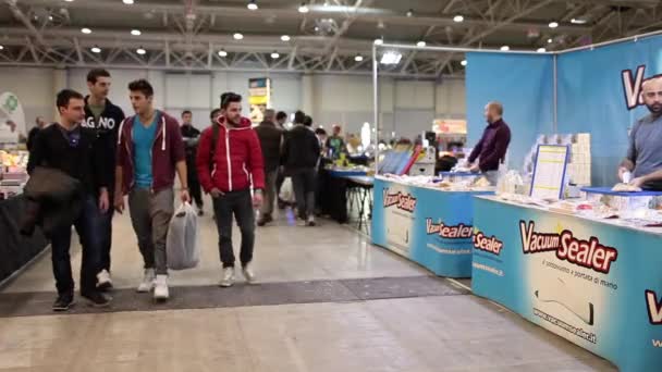 Les scelleuses sous vide se tiennent à Roma World Electronics 2014 — Video