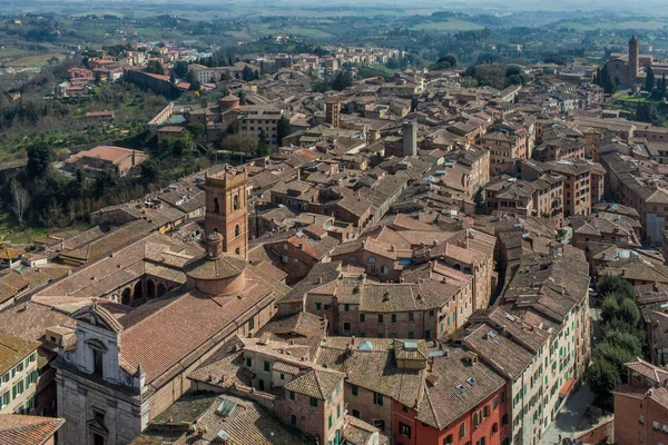 Siena střechy pohled z Mangia Tower — Stock fotografie