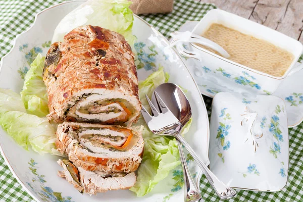 Rollo de pavo con salsa — Foto de Stock