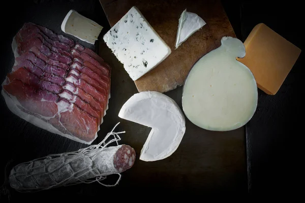 萨拉米香肠和奶酪 — 图库照片
