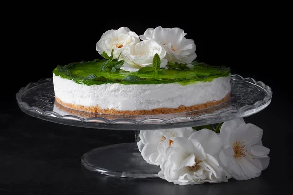 Mojito-Kuchen mit Rosen — Stockfoto