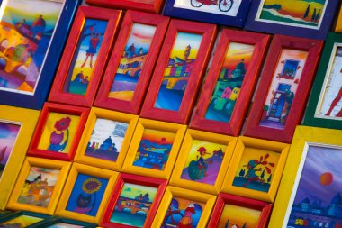 Satılık sanatsal çerçeveli baskılar