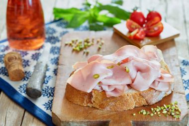 mortadella ile sandviç