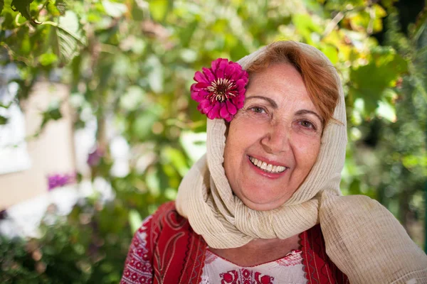 Joyeux roumain Senior Femme — Photo