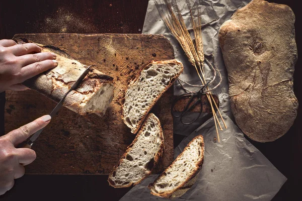 Vista superiore del pane tagliato — Foto Stock