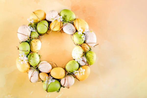 Easter Wreath On Yellow Orange   Background — Stock Photo, Image