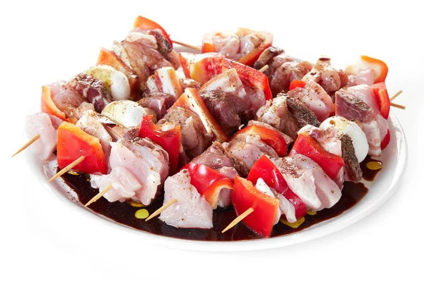 Spiedini con carne cruda — Foto Stock