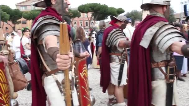 Řím Itálie Dubna 2015 Skupiny Legionářů Věrně Zrekonstruované Římské Historické — Stock video