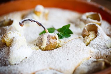 Tatlı kek ile armut