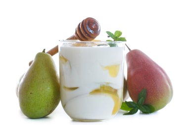 yoğurt ve bal ile tatlı armut