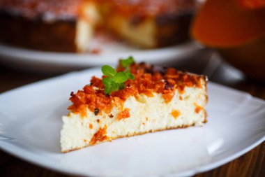 içinde kabak parçaları ile lor puding