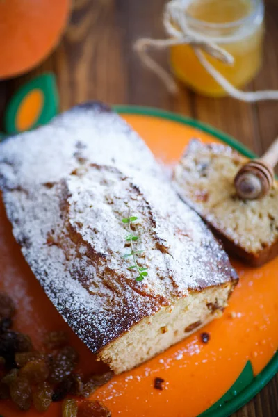 Pompoen muffins met honing en rozijnen — Stockfoto