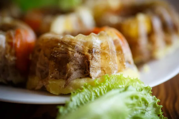 Carne gelatinosa com legumes — Fotografia de Stock