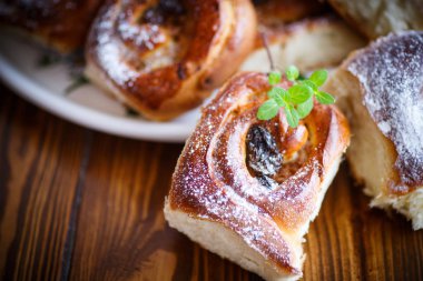 Çekirdekli kuru üzüm tatlı rulolar