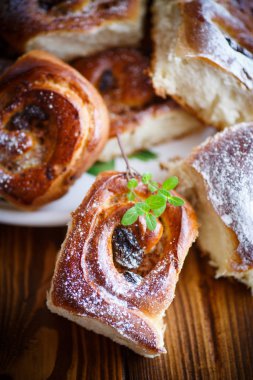 Çekirdekli kuru üzüm tatlı rulolar