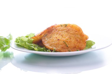 dereotu ile kızarmış patates pancakes