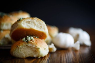 sarımsak ve dereotu ile gür ev yapımı buns
