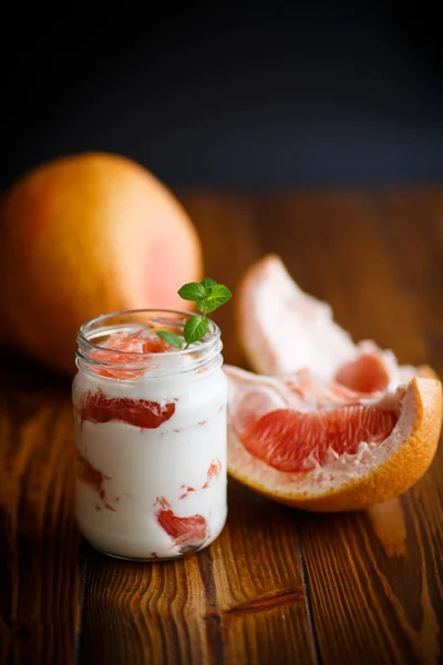 希腊酸奶与葡萄柚 — 图库照片