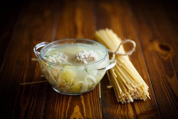 Sopa com macarrão e almôndegas — Fotografia de Stock