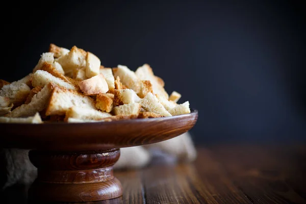 Croutons fritos de pão caseiro — Fotografia de Stock