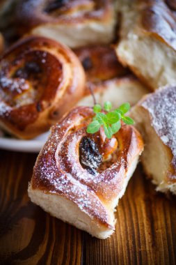 Çekirdekli kuru üzüm tatlı rulolar