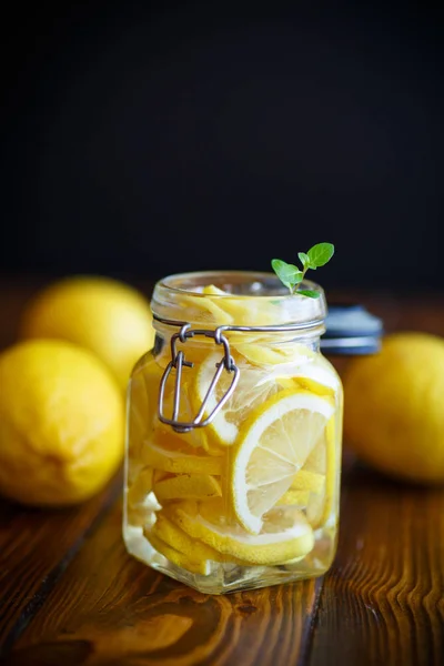Nakládané citrony v cukrovém sirupu — Stock fotografie
