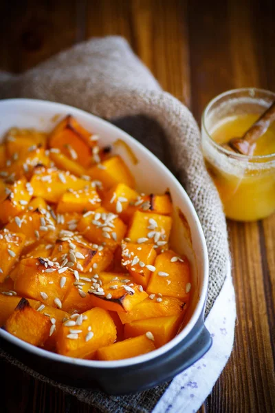 Calabaza dulce al horno con miel —  Fotos de Stock