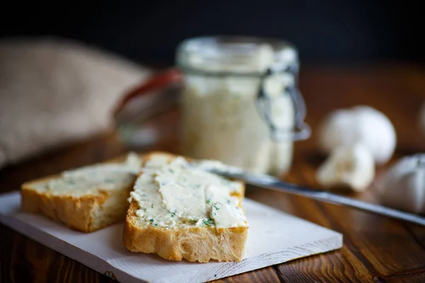 Tostadas fritas con queso pegado —  Fotos de Stock