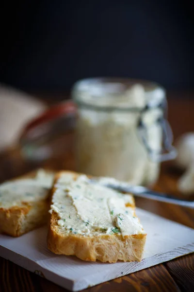 Torrada frita com pasta de queijo — Fotografia de Stock