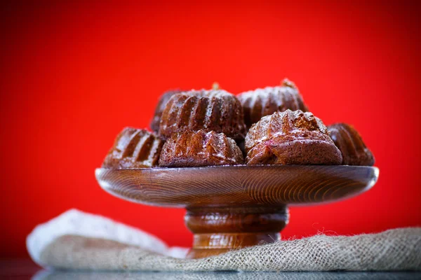 Sladký med muffiny v moučkového cukru — Stock fotografie