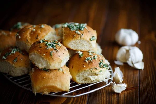 Lush homemade buns with garlic and dill — Stock Photo, Image
