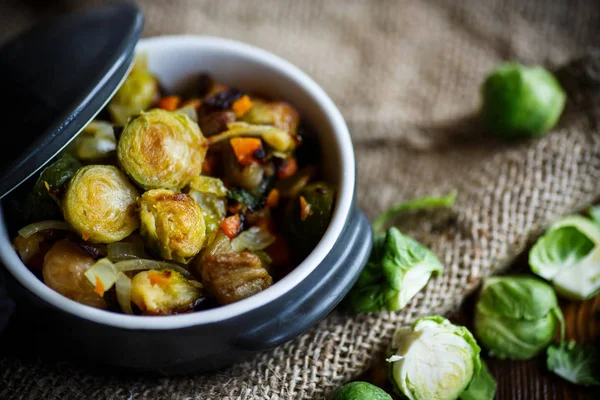 野菜と豆のロースト芽キャベツ — ストック写真