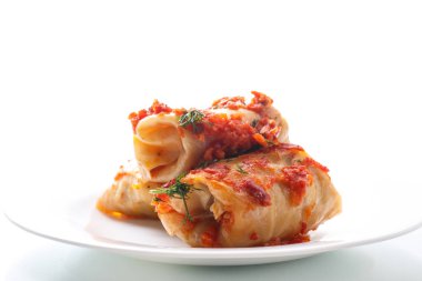 Pirinç ve etle doldurulmuş lahana ruloları.