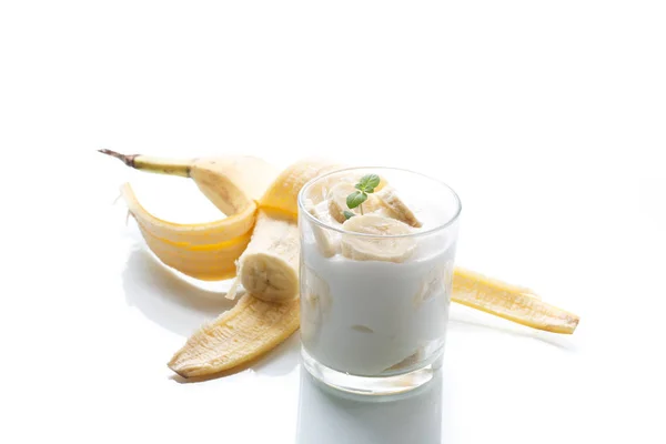 Yogurt with bananas — Stock Photo, Image