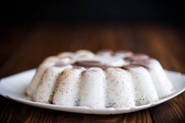 tatlı sütlü çikolata panna cotta