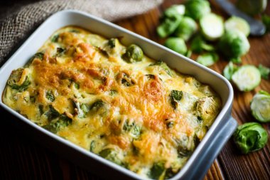 Brüksel lahanası soslu peynirli fırında